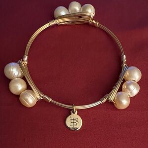 Bourbon and Bowties Gold Bracelet with Cream Pearls